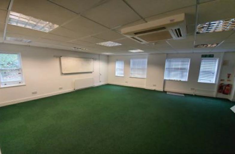 118 High St, Uxbridge à louer - Photo intérieure - Image 2 de 6