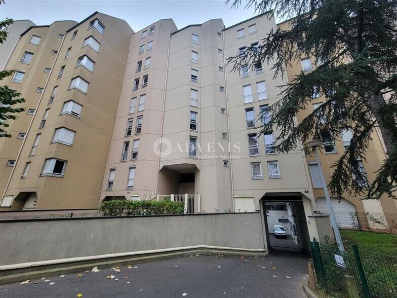 Flex in Courbevoie for lease - Building Photo - Image 2 of 8
