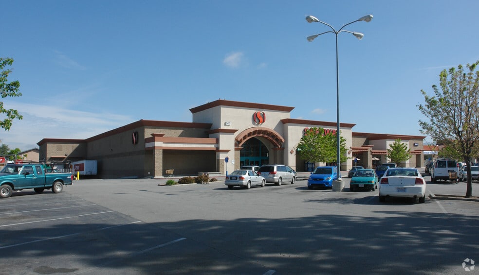 815-905 1st St, Gilroy, CA à louer - Photo du bâtiment - Image 2 de 2