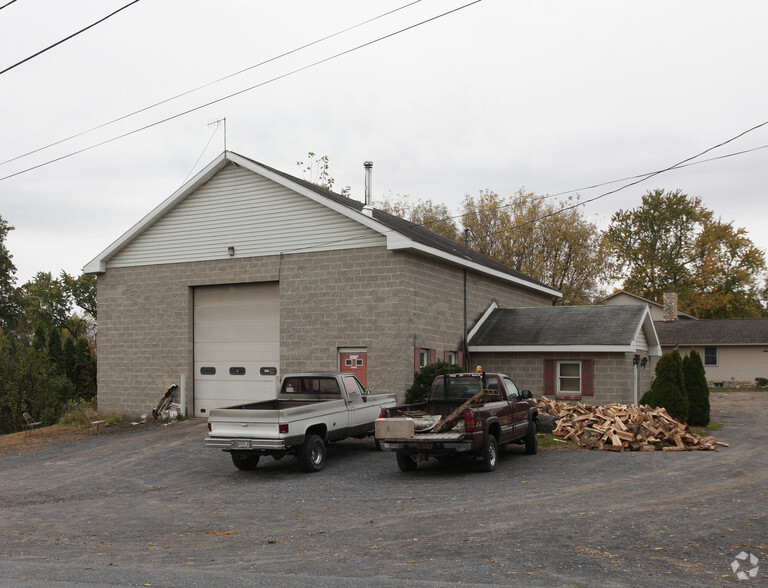 410 Dix Ave, Queensbury, NY for sale - Primary Photo - Image 1 of 1