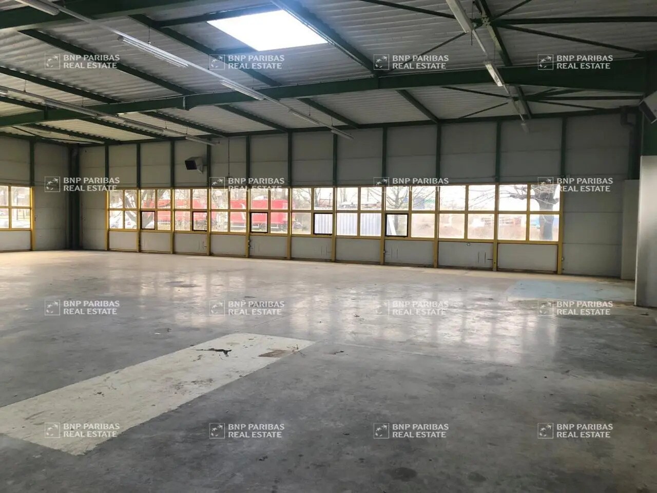Bureau dans Saint-Thibault-des-Vignes à louer Photo intérieure- Image 1 de 1