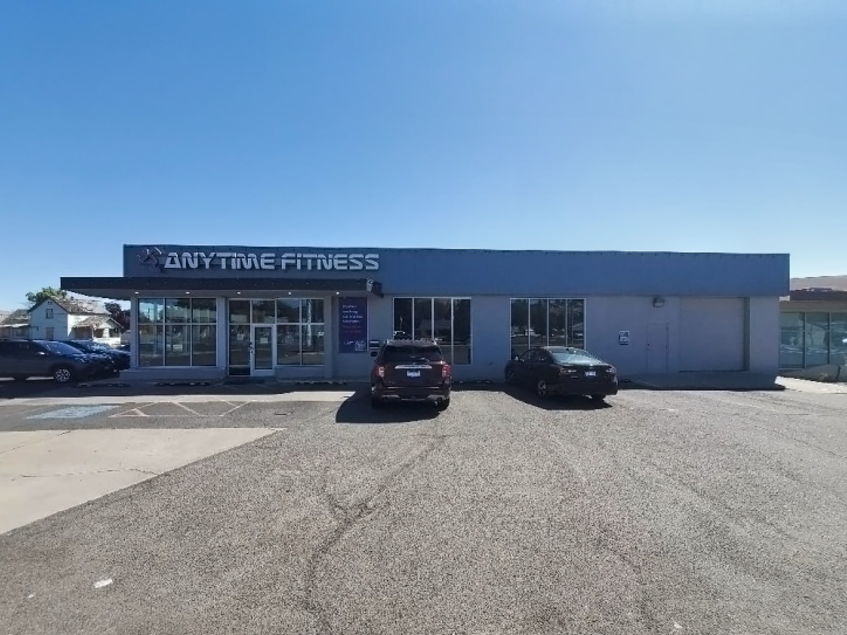 Anytime Fitness portfolio of 2 properties for sale on LoopNet.ca Primary Photo- Image 1 of 8