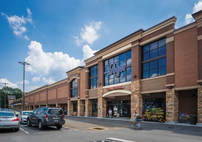 Plus de détails pour 3851-3895 Peachtree Rd NE, Atlanta, GA - Commerce de détail à louer