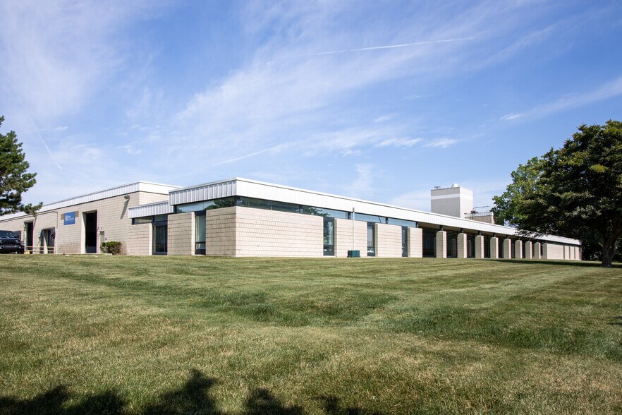 8400 Darrow Rd, Twinsburg, OH à louer - Photo du bâtiment - Image 2 de 5