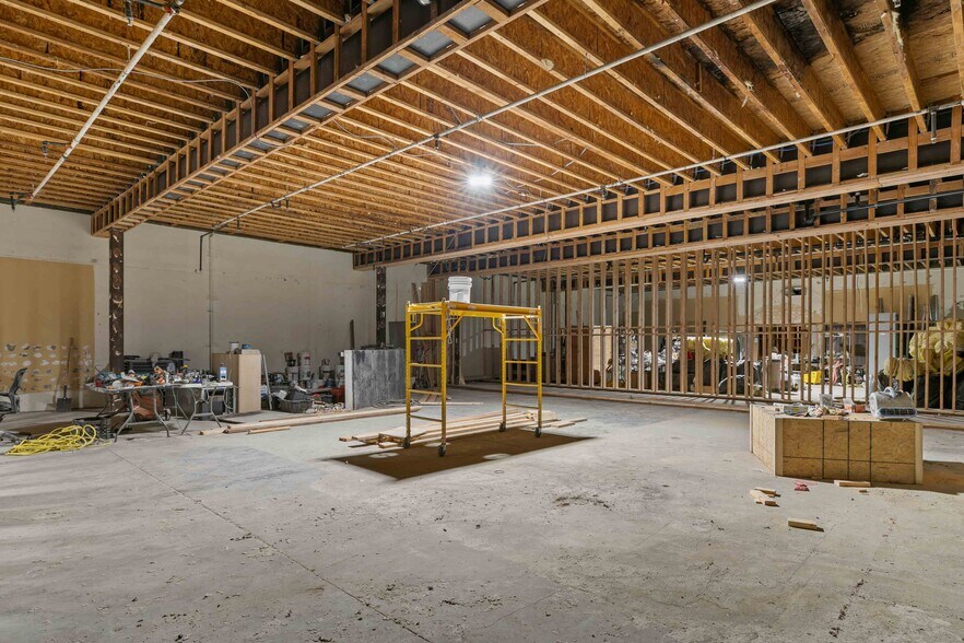 13311 Sherman Way, North Hollywood, CA à vendre - Photo du bâtiment - Image 3 de 28