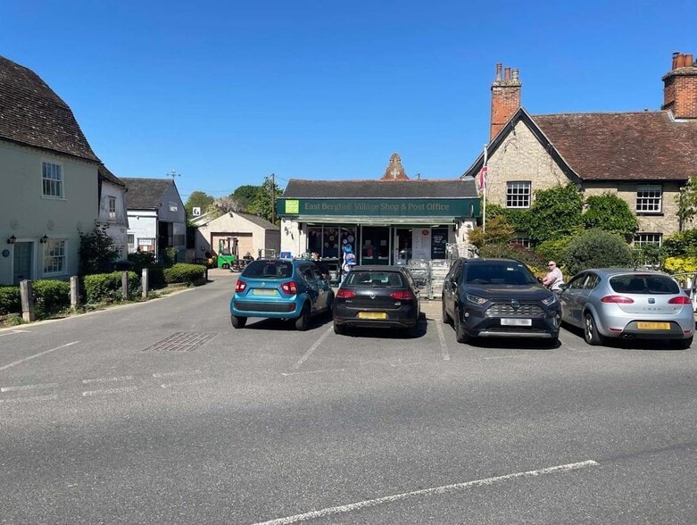 The Street, Dedham à louer - Photo du bâtiment - Image 1 de 4