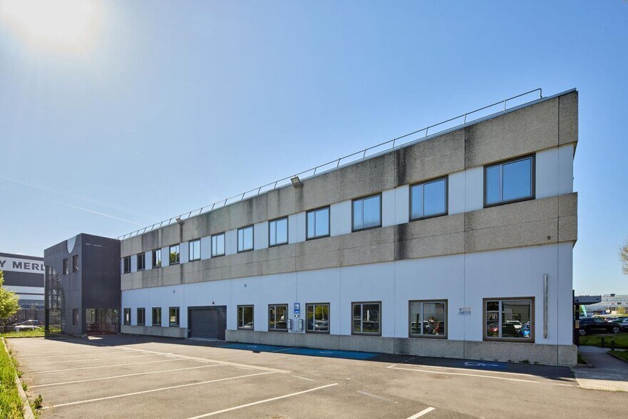 Flex dans Nanterre à louer - Photo du bâtiment - Image 2 de 13