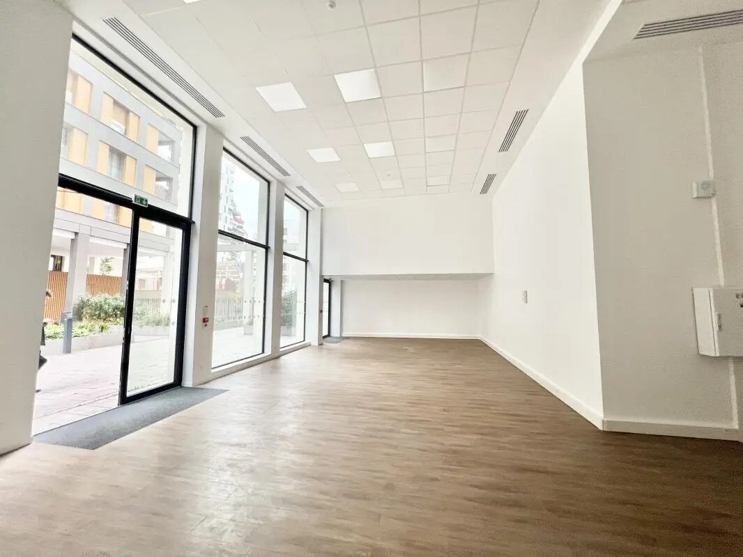 Office in Asnières-sur-Seine for lease Building Photo- Image 1 of 10