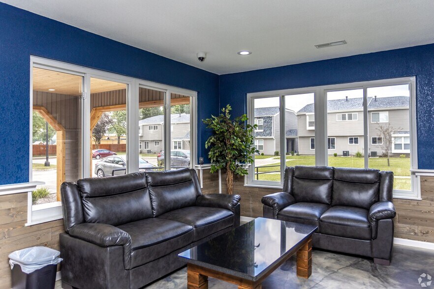 4000 Archer Dr, East Moline, IL à vendre - Photo du bâtiment - Image 3 de 28