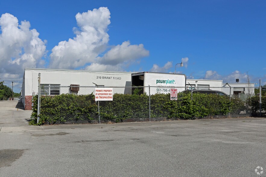 210 Brant Rd, Lake Park, FL à louer - Photo du bâtiment - Image 2 de 3