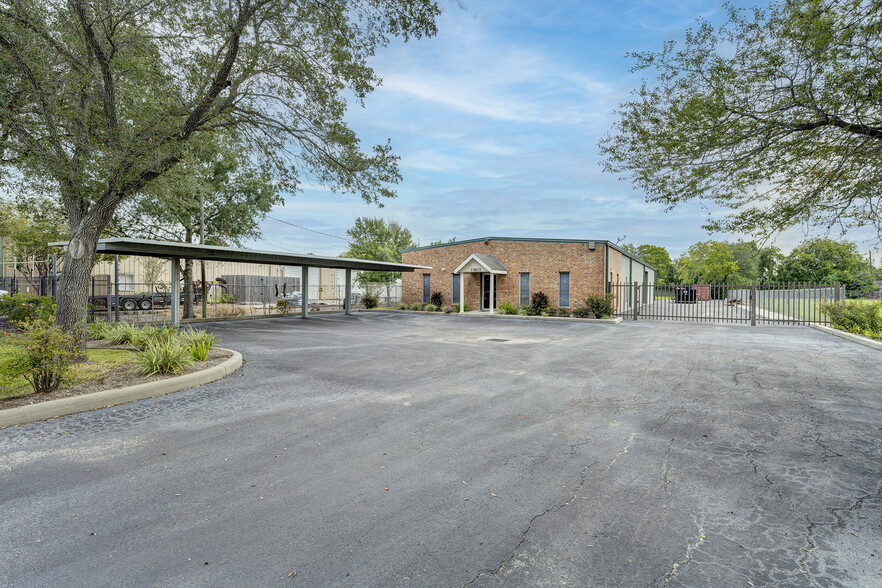 11803 N Garden St, Houston, TX for lease - Primary Photo - Image 1 of 2