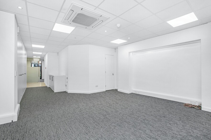 4 Conduit St, London for lease - Interior Photo - Image 3 of 15