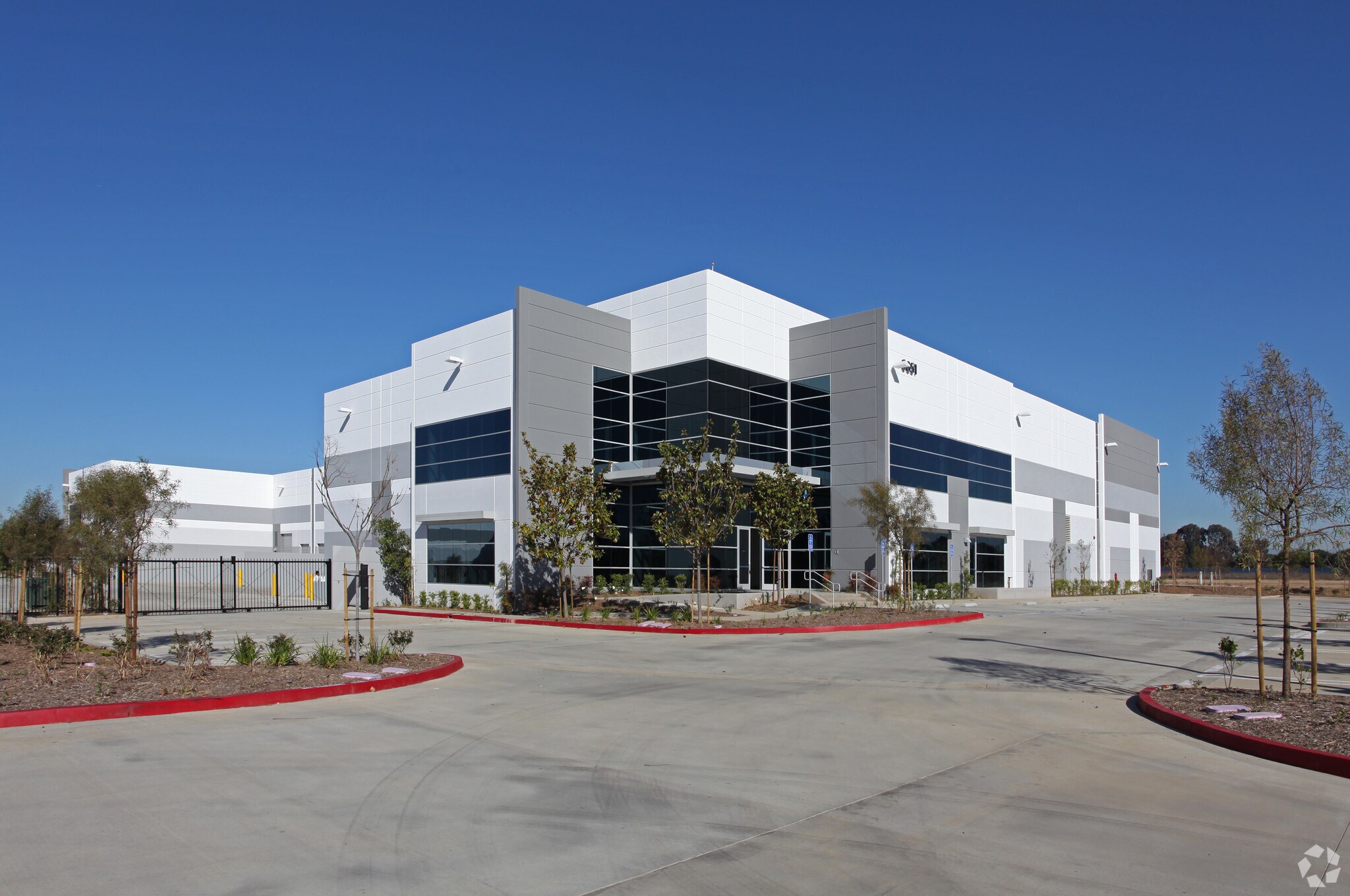 3851 Schaufele Ave, Long Beach, CA for lease Primary Photo- Image 1 of 4