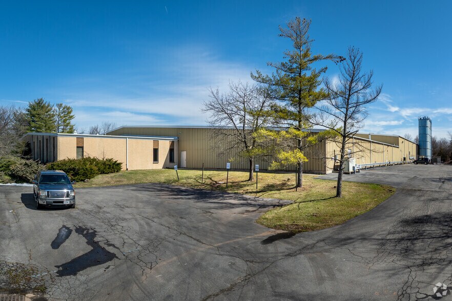 68 County Line Rd, Branchburg, NJ à vendre - Photo principale - Image 2 de 8