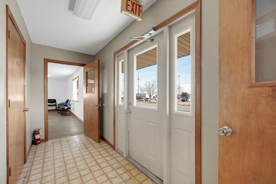 804 Winchester Dr, Sedalia, MO à vendre - Photo du bâtiment - Image 3 de 60