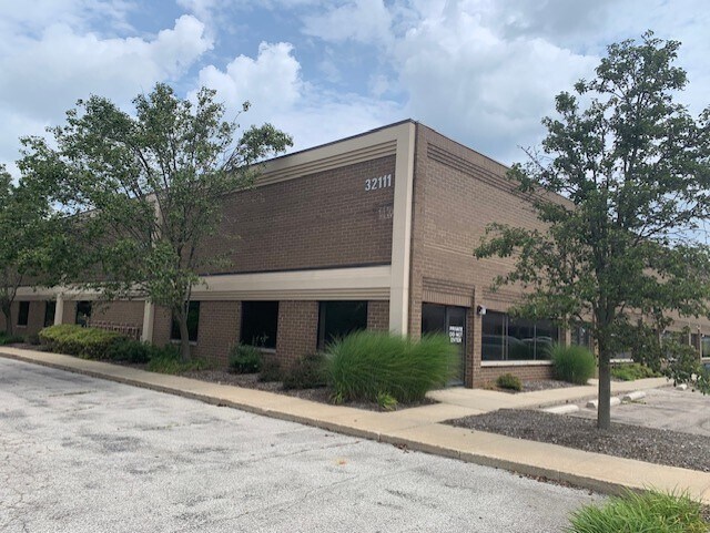 32111 Aurora Rd, Solon, OH à louer - Photo du bâtiment - Image 2 de 13