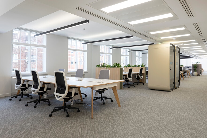 10-12 Russell Sq, London for lease - Interior Photo - Image 2 of 10