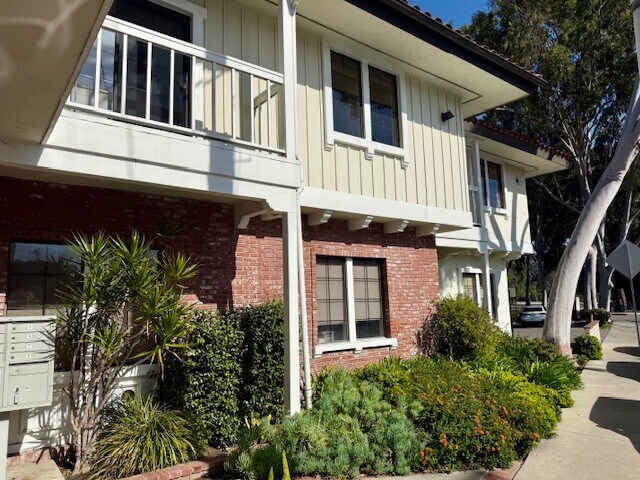 14101 Valleyheart Dr, Sherman Oaks, CA à louer - Photo du bâtiment - Image 2 de 15
