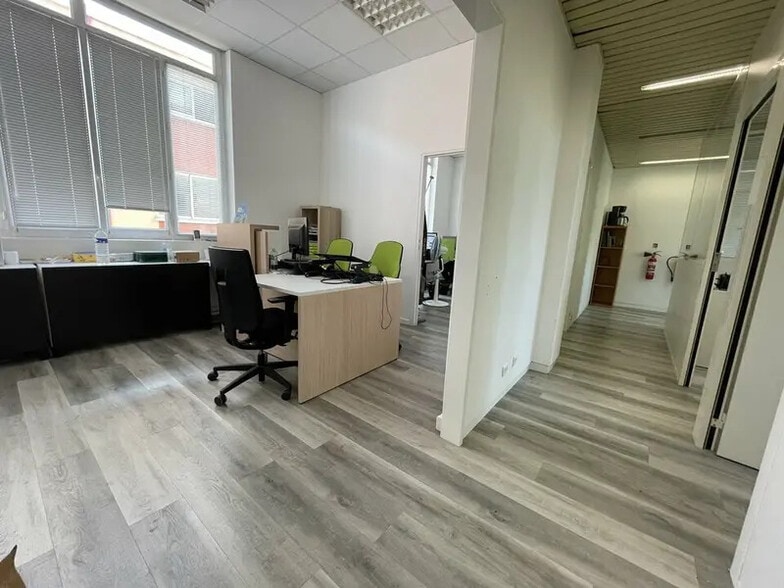 Bureau dans Argenteuil à louer - Photo du bâtiment - Image 3 de 31