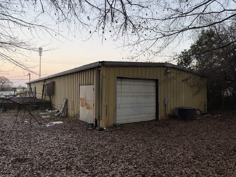 229 N Davis Dr, Warner Robins, GA à vendre - Photo du bâtiment - Image 2 de 4