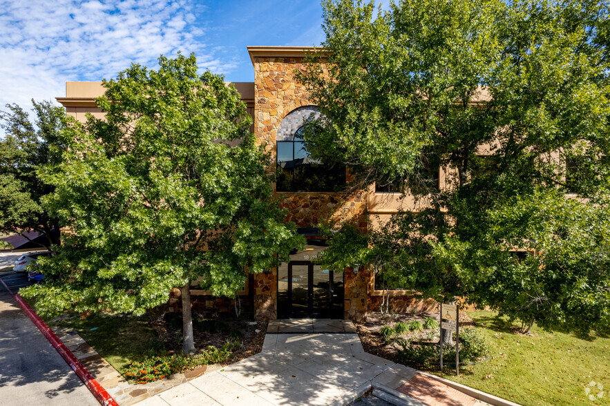 18618 Tuscany Stone, San Antonio, TX à vendre - Photo du bâtiment - Image 3 de 6