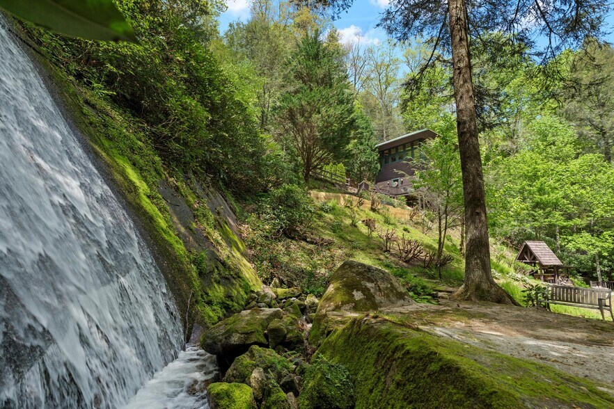 685 Gold Mine Rd, Highlands, NC à vendre - Photo du bâtiment - Image 2 de 137