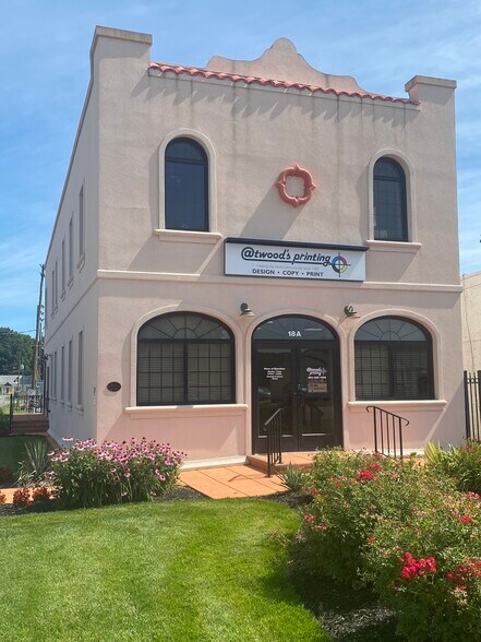 18-36 West Williamsburg Road portefeuille de 3 propriétés à vendre sur LoopNet.ca - Photo du bâtiment - Image 1 de 2