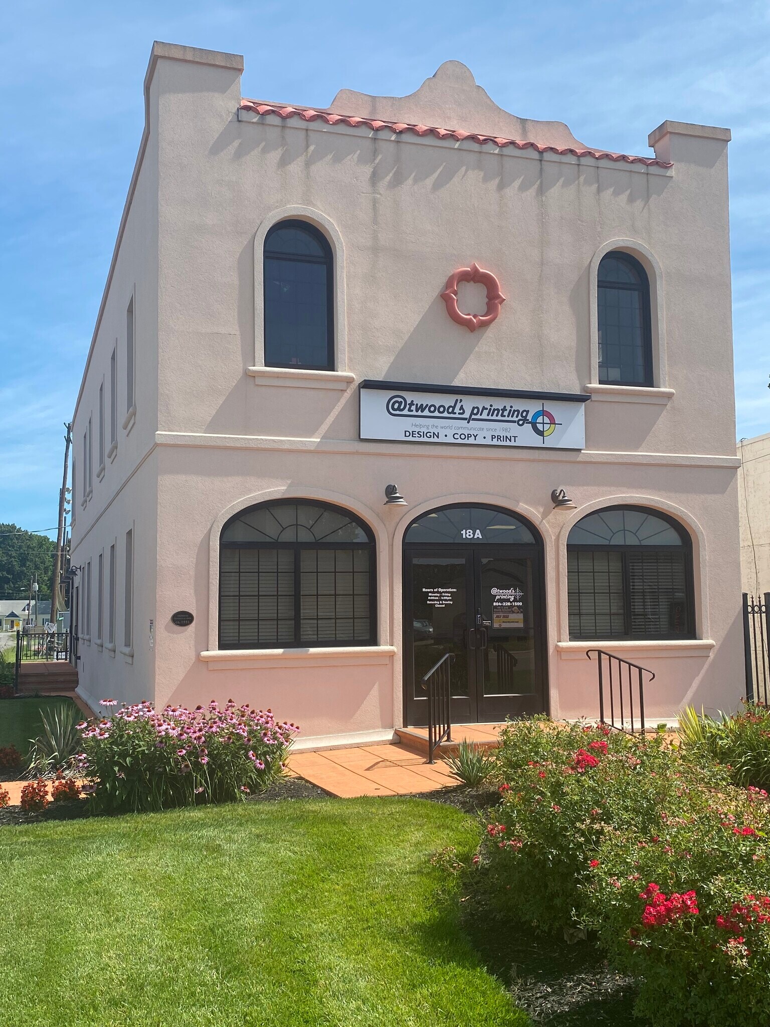 18-36 West Williamsburg Road portefeuille de 3 propriétés à vendre sur LoopNet.ca Photo du bâtiment- Image 1 de 3