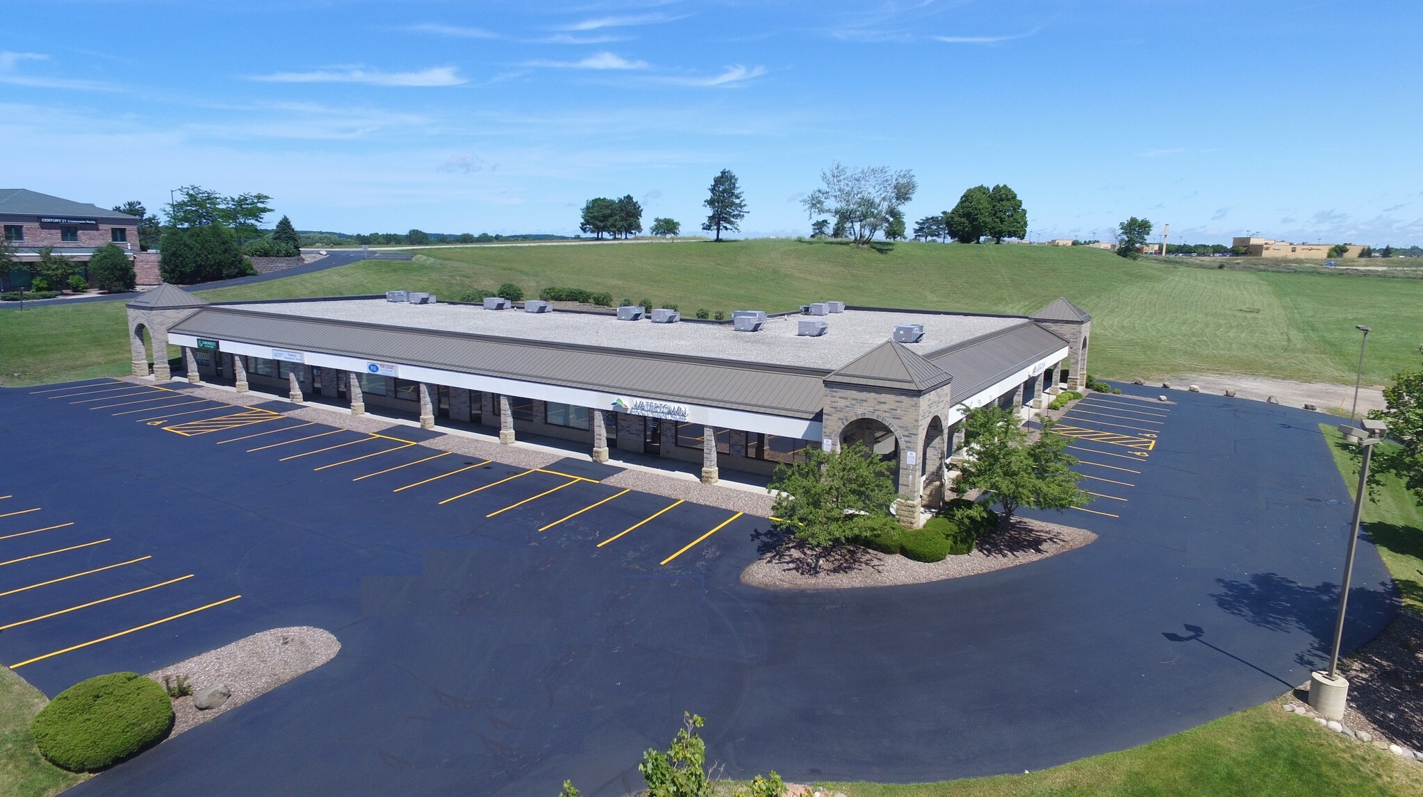 540 Village Walk Ln, Johnson Creek, WI for lease Primary Photo- Image 1 of 7