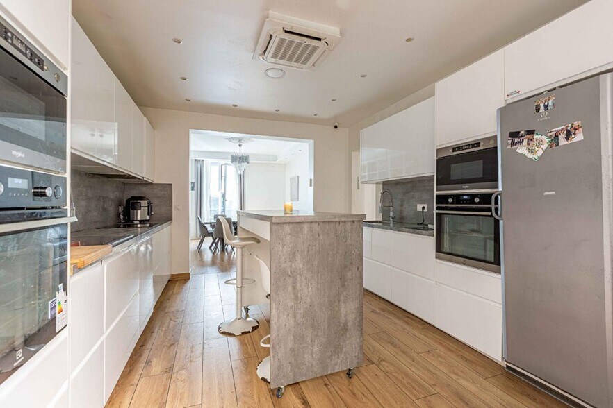 Immeuble residentiel dans Neuilly-sur-Seine à vendre - Photo du bâtiment - Image 3 de 8