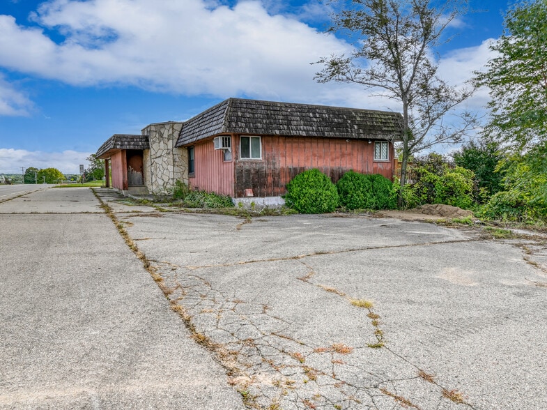 W6315 US Highway 18, Jefferson, WI for sale - Building Photo - Image 2 of 17