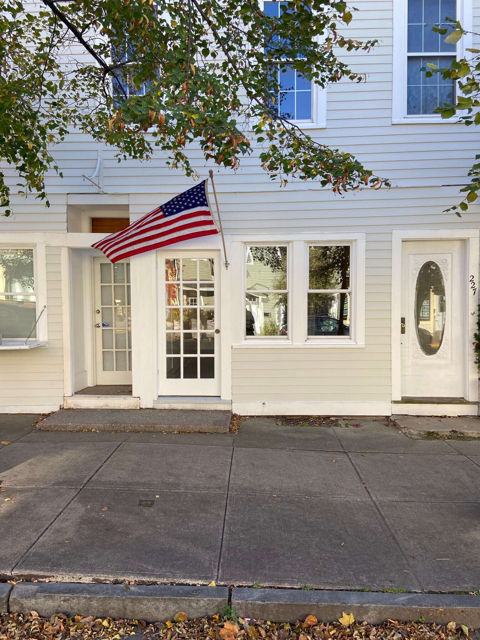 227 Warren St, Hudson, NY à vendre Photo du bâtiment- Image 1 de 1