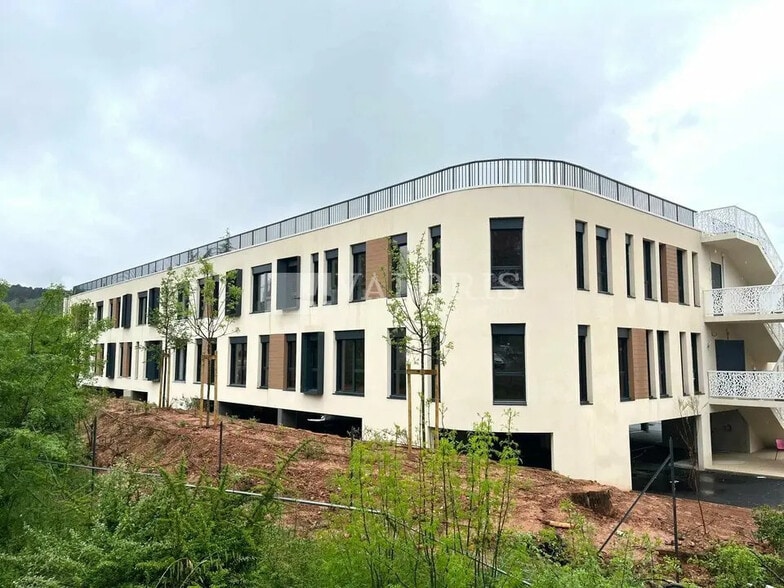 Office in Meyreuil for lease - Building Photo - Image 1 of 14