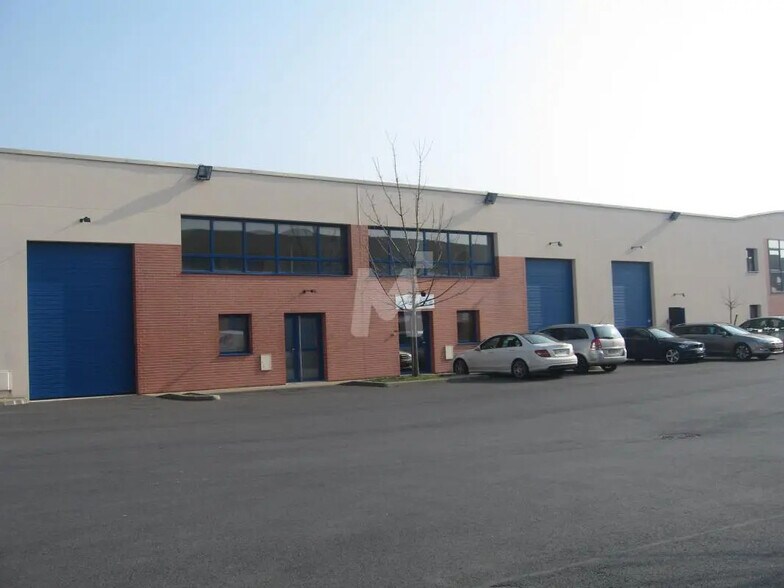Flex in Moissy-Cramayel for lease - Building Photo - Image 1 of 9