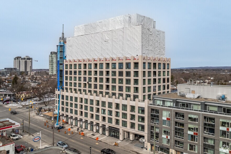 1451 Wellington St W, Ottawa, ON à louer - Photo du bâtiment - Image 2 de 4