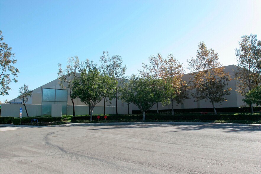 5 Pasteur, Irvine, CA for lease - Building Photo - Image 3 of 3