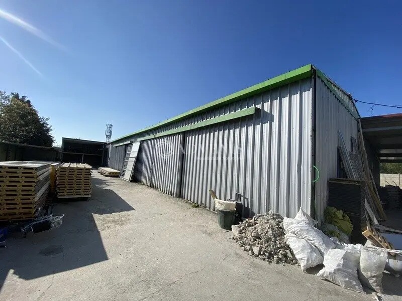 Retail in Coignières for lease Building Photo- Image 1 of 11