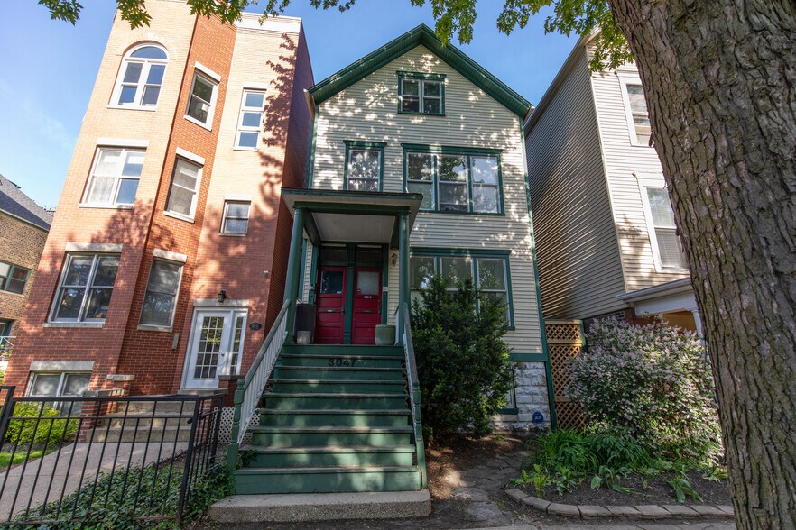 3047 N Clifton Ave, Chicago, IL à vendre - Photo principale - Image 1 de 4