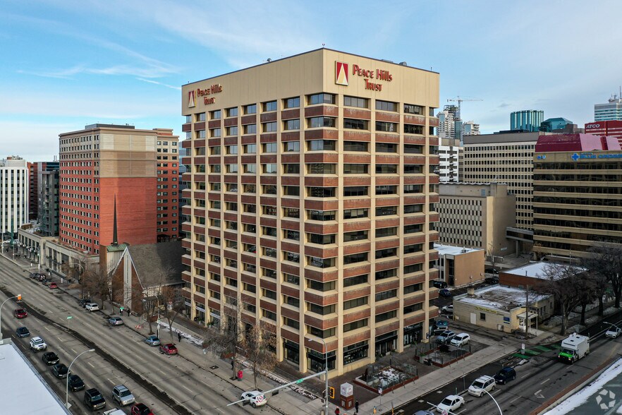 10011 109th St NW, Edmonton, AB à louer - Photo du bâtiment - Image 2 de 9
