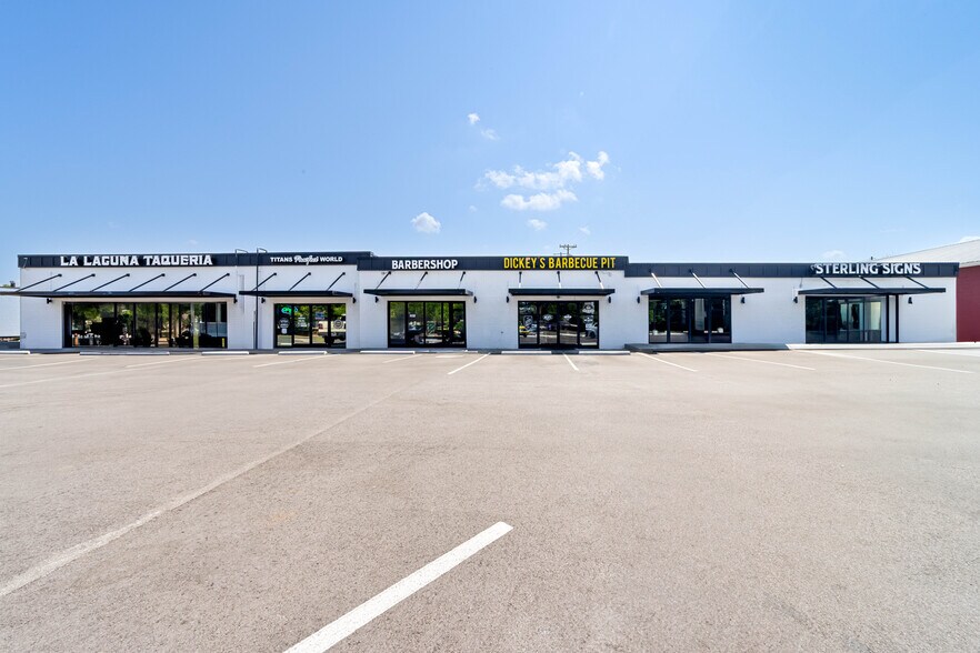 2805 Fort Campbell Blvd, Clarksville, TN à louer - Photo du bâtiment - Image 3 de 6