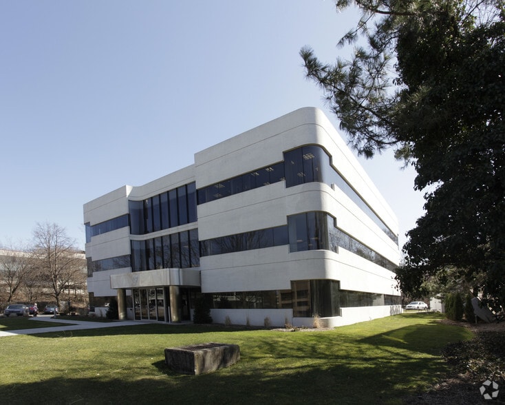 67 Holly Hill Ln, Greenwich, CT for sale - Building Photo - Image 2 of 72