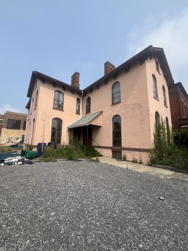 Plus de détails pour 388 Franklin st, Buffalo, NY - Spécialité à vendre