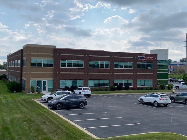 3425 40th Ave NW, Rochester, MN à louer - Photo du bâtiment - Image 2 de 15