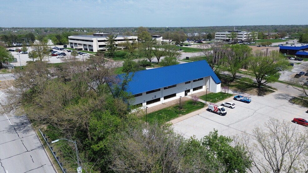 3000 Westown Pky, West Des Moines, IA à louer - Photo du bâtiment - Image 2 de 17