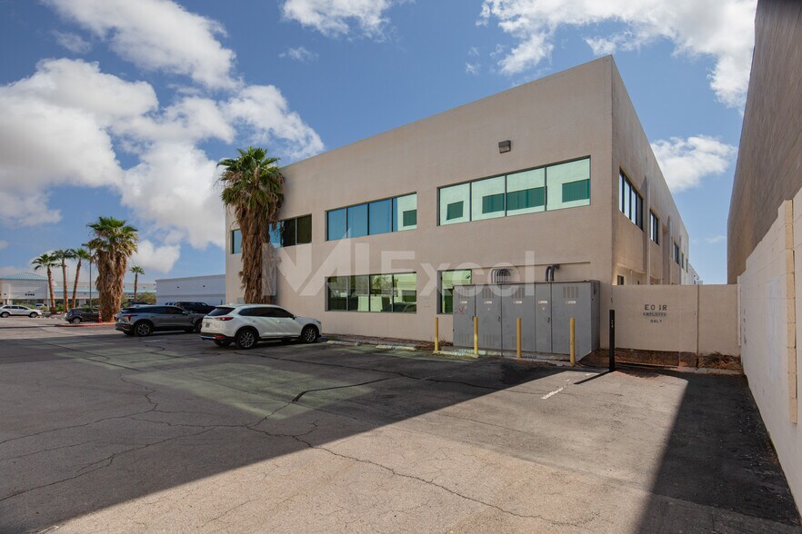 3365 Pepper Ln, Las Vegas, NV à vendre - Photo du bâtiment - Image 3 de 26