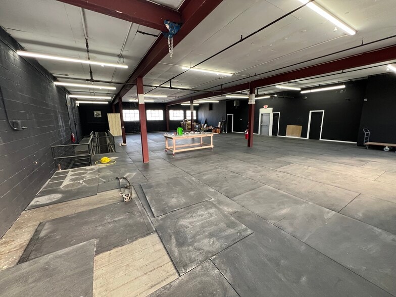 158 Central Ave, Rochelle Park, NJ for lease - Interior Photo - Image 2 of 18