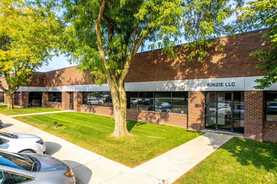 11100-11190 Aurora Ave, Urbandale, IA à louer - Photo du bâtiment - Image 2 de 5