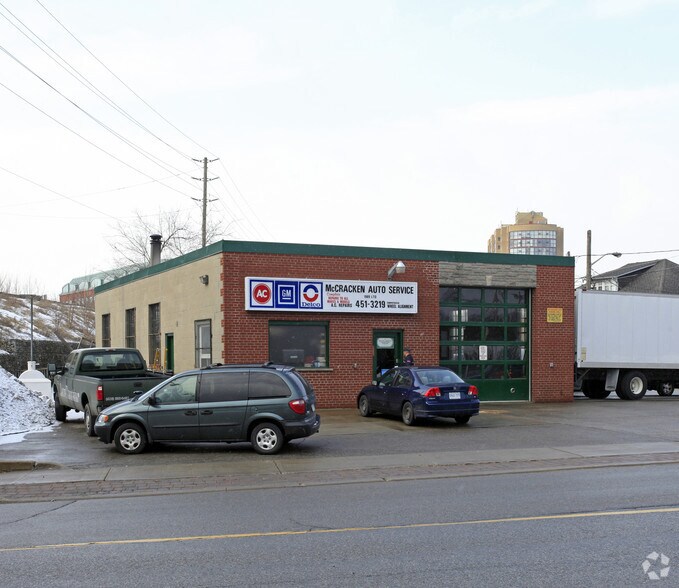 21 Union St, Brampton, ON à vendre - Photo du bâtiment - Image 2 de 29