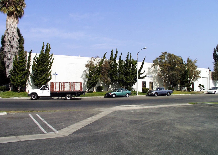 5781-5791 Machine Dr, Huntington Beach, CA for lease - Building Photo - Image 2 of 4