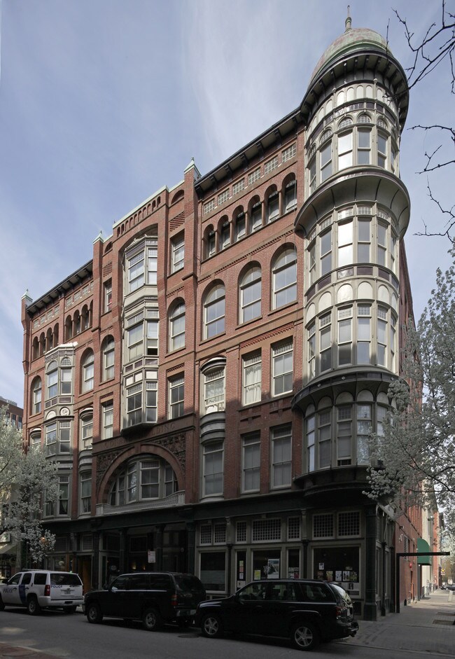 Plus de détails pour 385 Westminster St, Providence, RI - Multi-résidentiel à vendre